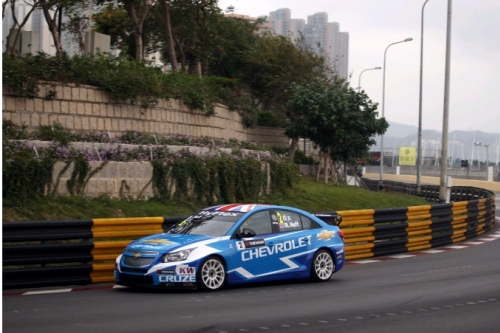Tom Coronel buiten de top tien, sensationele pole Huff in Macau + UITSLAG